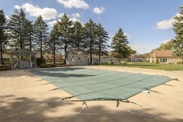 W180N9890 Riversbend CIRCLE W, Germantown, WI 53022