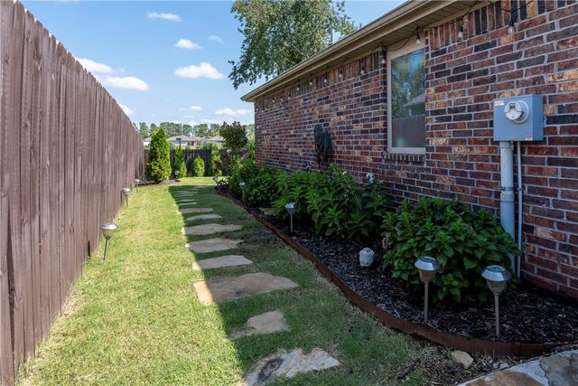 3105 S 4th Street, Rogers, AR 72758