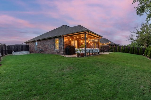 3105 S 4th Street, Rogers, AR 72758