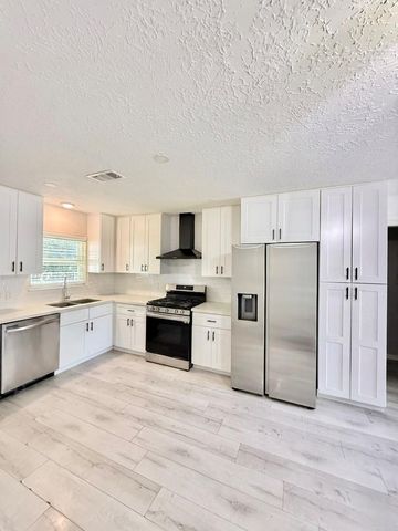10402 Hinds Street, Houston, TX 77034