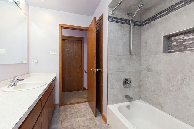 10657 Laramie Avenue, Oak Lawn, IL 60453