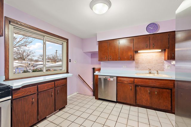 10657 Laramie Avenue, Oak Lawn, IL 60453