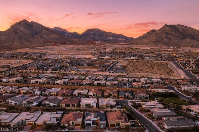 477 East Vista Sunset Avenue, Las Vegas, NV 89138