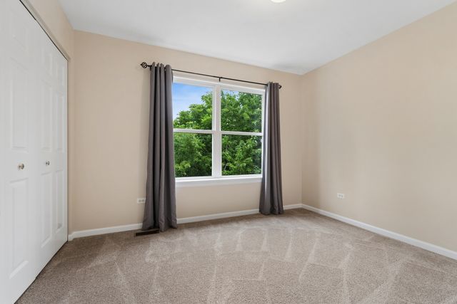 2318 W Cascade Circle, Round Lake, IL 60073