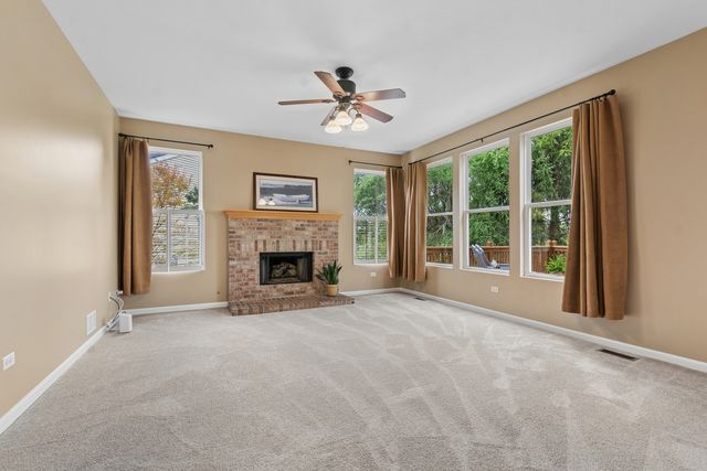 2318 W Cascade Circle, Round Lake, IL 60073