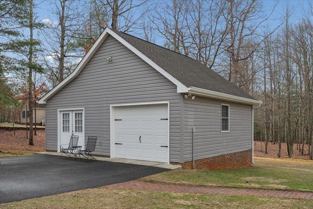 2064 Parker RD, Bedford, VA 24523