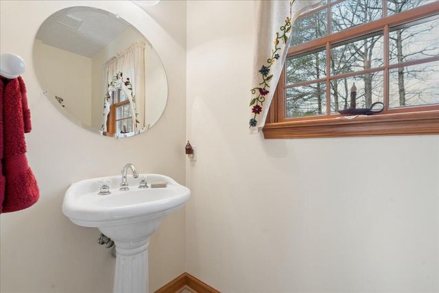 2064 Parker RD, Bedford, VA 24523
