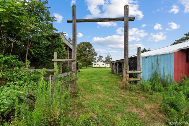 25245 Bell Road, New Boston, MI 48164