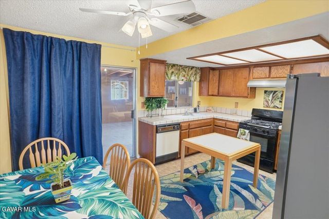 42939 Sunny Lane, Lancaster, CA 93536