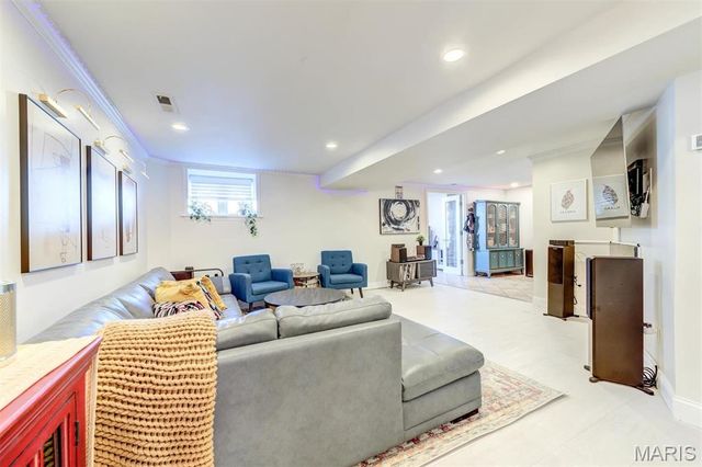 4561 Laclede Avenue B, St Louis, MO 63108