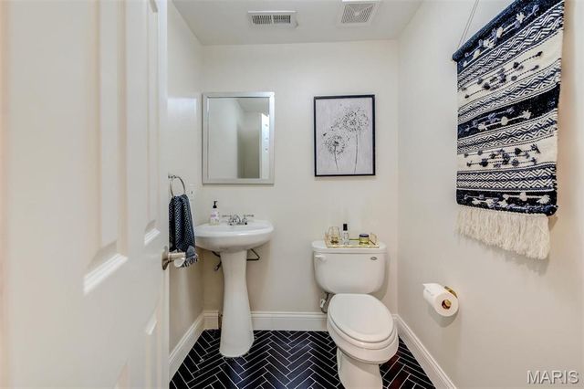 4561 Laclede Avenue B, St Louis, MO 63108