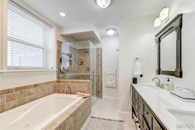 4561 Laclede Avenue B, St Louis, MO 63108