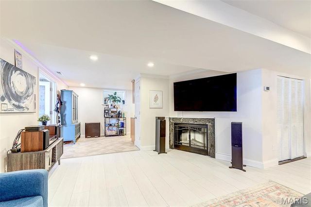 4561 Laclede Avenue B, St Louis, MO 63108