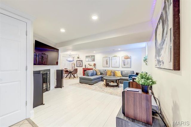 4561 Laclede Avenue B, St Louis, MO 63108