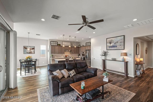 1605 E Balestra Way, Green Valley, AZ 85614