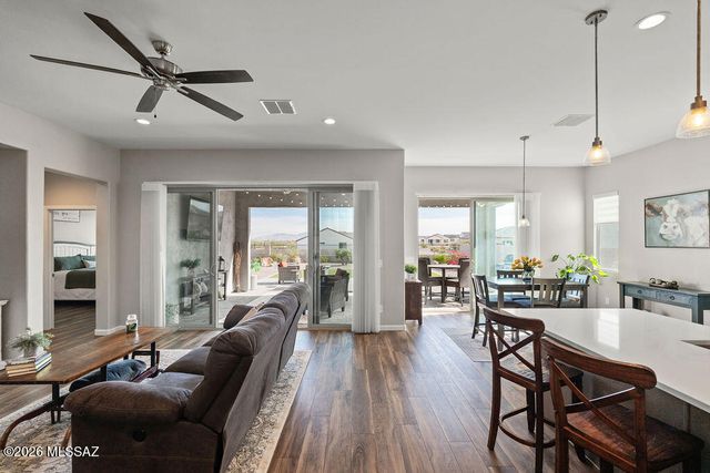 1605 E Balestra Way, Green Valley, AZ 85614