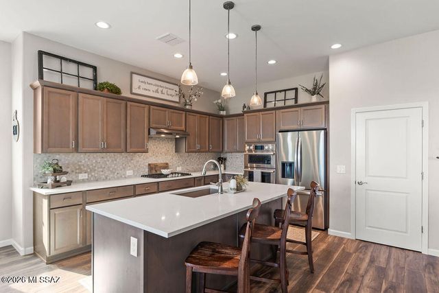 1605 E Balestra Way, Green Valley, AZ 85614