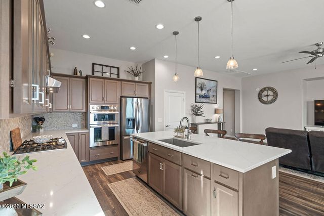 1605 E Balestra Way, Green Valley, AZ 85614