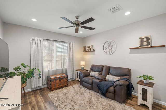 1605 E Balestra Way, Green Valley, AZ 85614