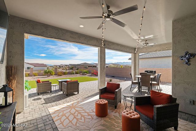 1605 E Balestra Way, Green Valley, AZ 85614