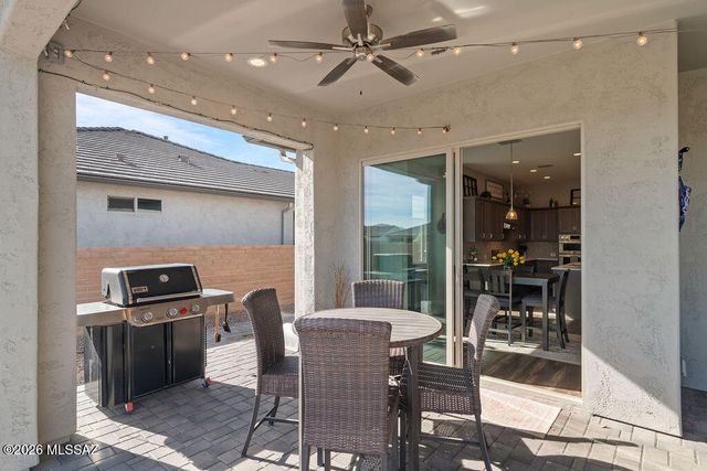 1605 E Balestra Way, Green Valley, AZ 85614