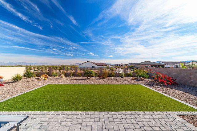1605 E Balestra Way, Green Valley, AZ 85614