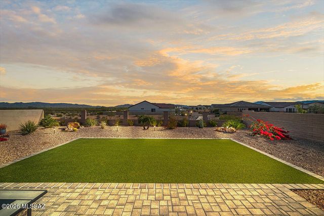 1605 E Balestra Way, Green Valley, AZ 85614