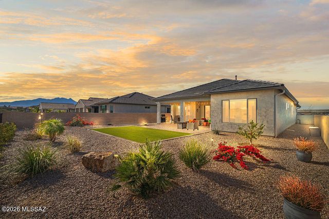 1605 E Balestra Way, Green Valley, AZ 85614