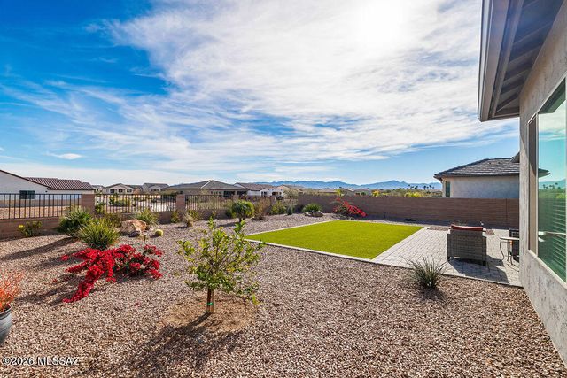 1605 E Balestra Way, Green Valley, AZ 85614