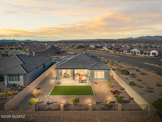 1605 E Balestra Way, Green Valley, AZ 85614