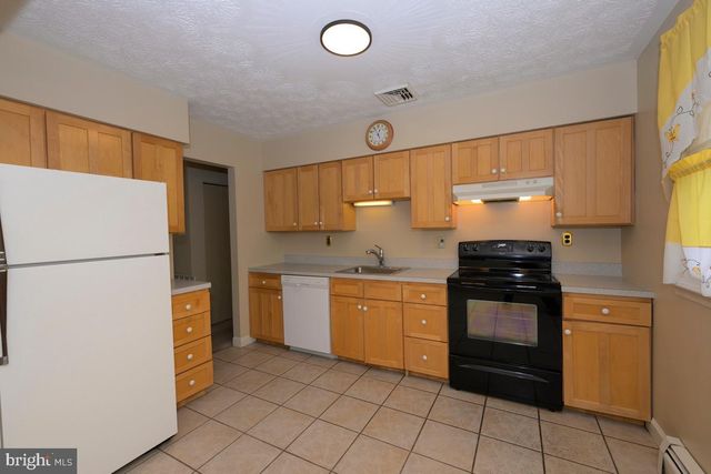 780 POMANDER AVE, Reading, PA 19606