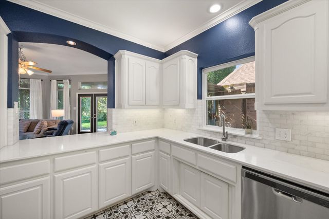 1030 Clubhouse Drive, Mansfield, TX 76063