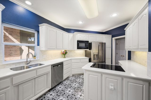 1030 Clubhouse Drive, Mansfield, TX 76063
