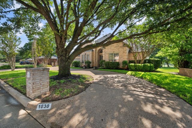 1030 Clubhouse Drive, Mansfield, TX 76063