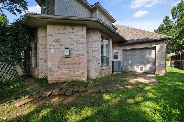 1030 Clubhouse Drive, Mansfield, TX 76063