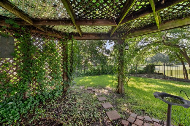 1030 Clubhouse Drive, Mansfield, TX 76063