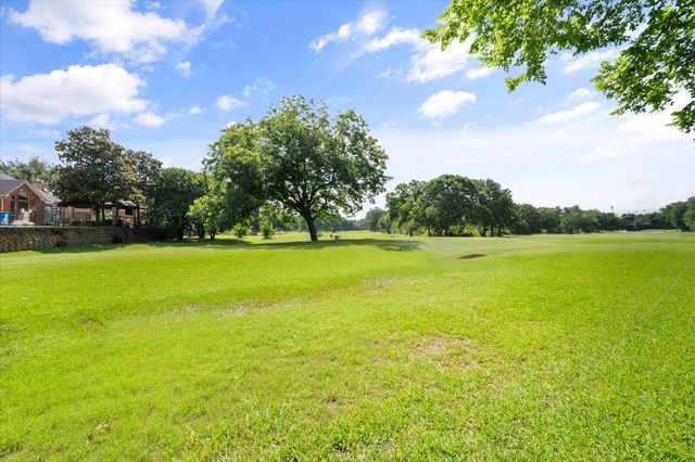 1030 Clubhouse Drive, Mansfield, TX 76063