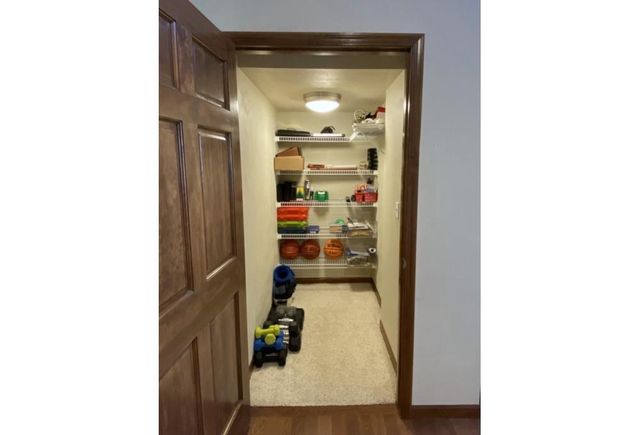 1713 OAK HOLLOW LANE, Neenah, WI 54956