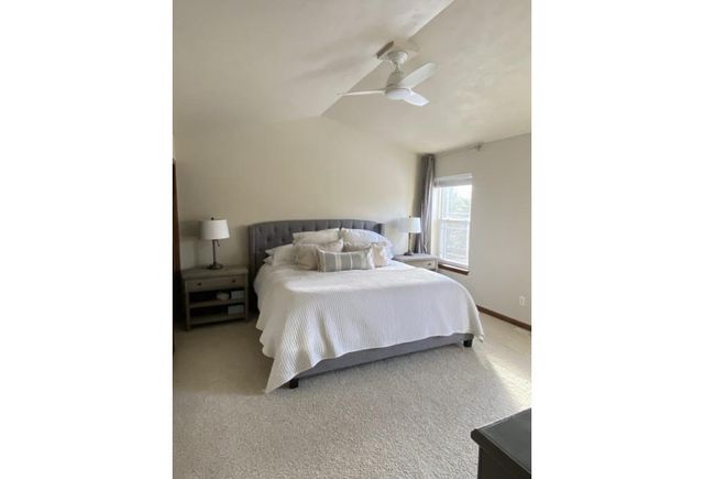 1713 OAK HOLLOW LANE, Neenah, WI 54956