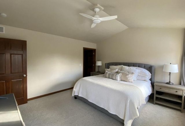 1713 OAK HOLLOW LANE, Neenah, WI 54956