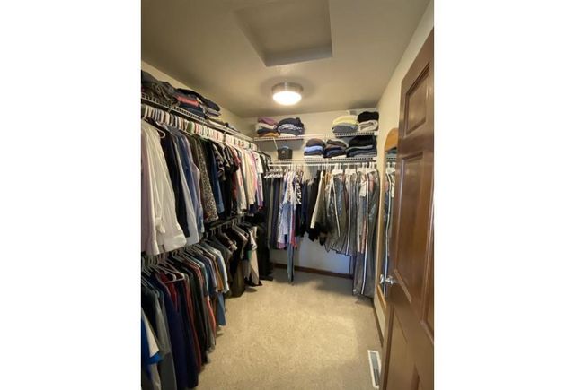 1713 OAK HOLLOW LANE, Neenah, WI 54956