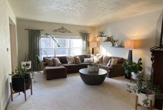 1713 OAK HOLLOW LANE, Neenah, WI 54956