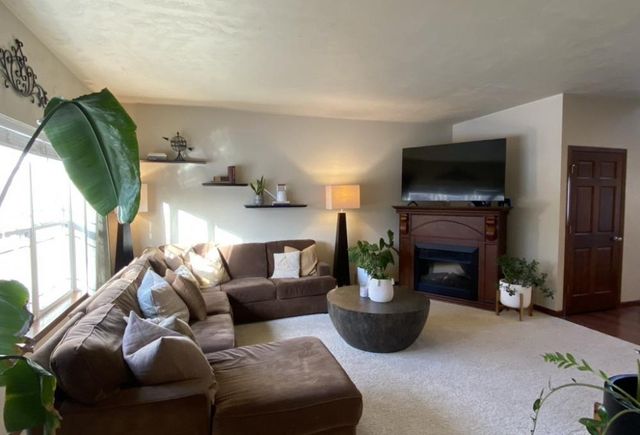 1713 OAK HOLLOW LANE, Neenah, WI 54956