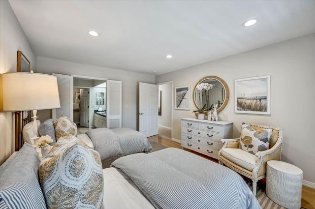 15 Los Altos Square 15, Los Altos, CA 94022