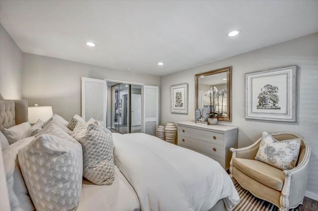 15 Los Altos Square 15, Los Altos, CA 94022