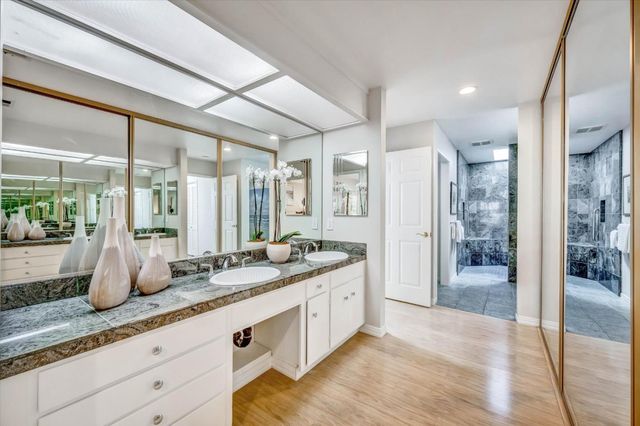 15 Los Altos Square 15, Los Altos, CA 94022
