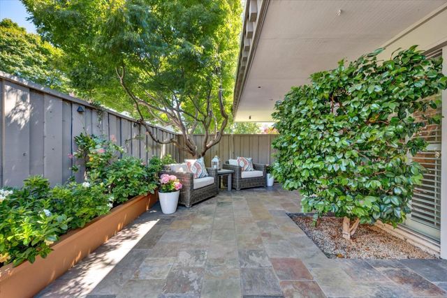 15 Los Altos Square 15, Los Altos, CA 94022