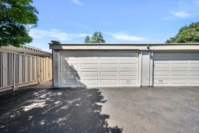 15 Los Altos Square 15, Los Altos, CA 94022