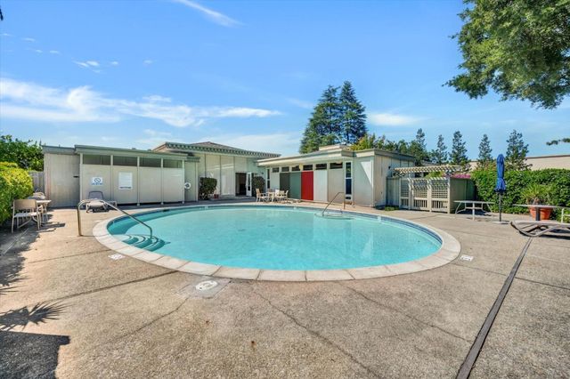 15 Los Altos Square 15, Los Altos, CA 94022