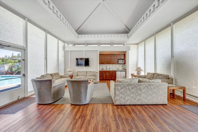 15 Los Altos Square 15, Los Altos, CA 94022